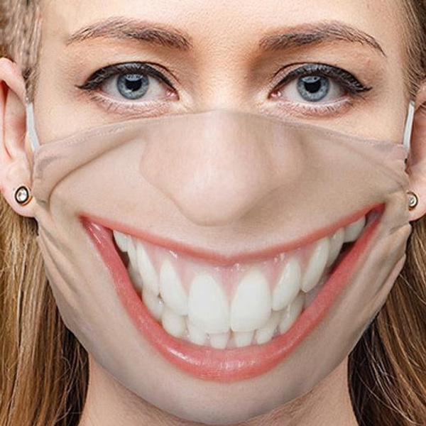 ماسک لبخند زنان روی صورت