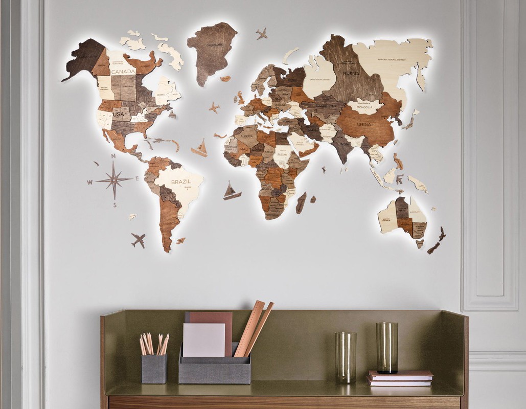 نقشه جهان سه بعدی دست رنگ روی دیوار