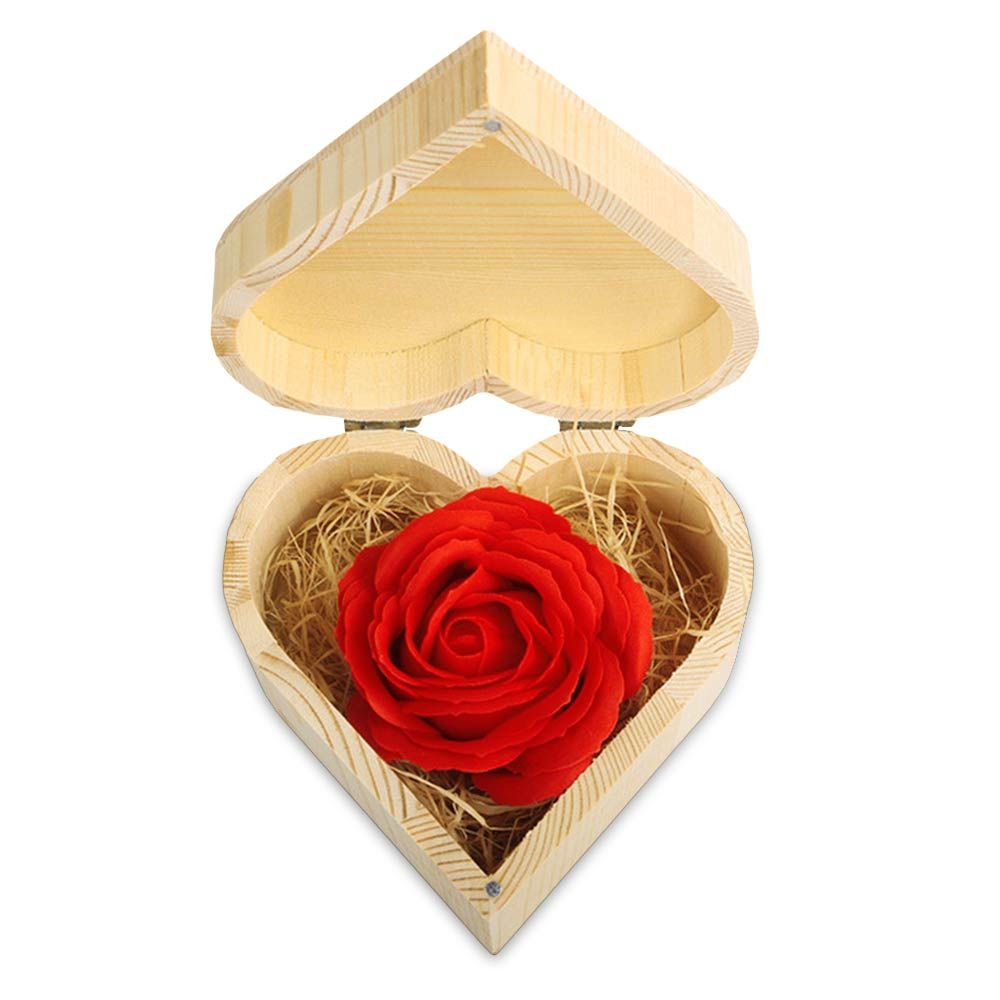 گل رز صابونی در یک جعبه چوبی به شکل قلب